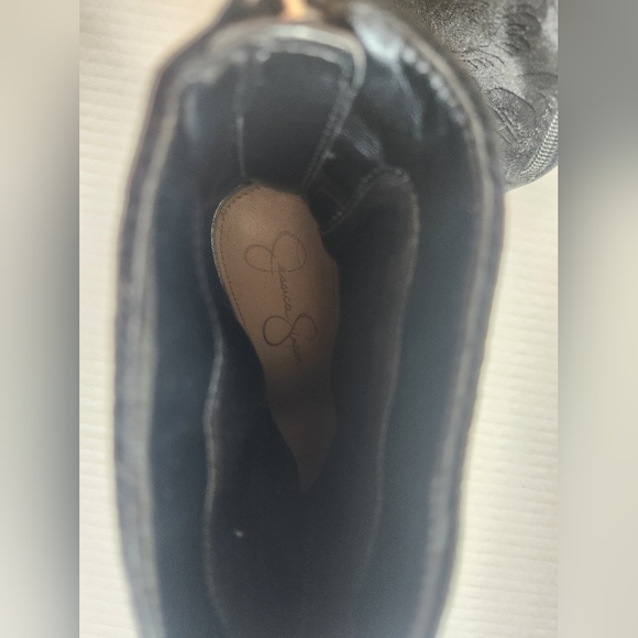 Jessica Simpson Black Velvet Floral Chunky Heel Back Zip Boots Size 8 - Picture 2 of 7